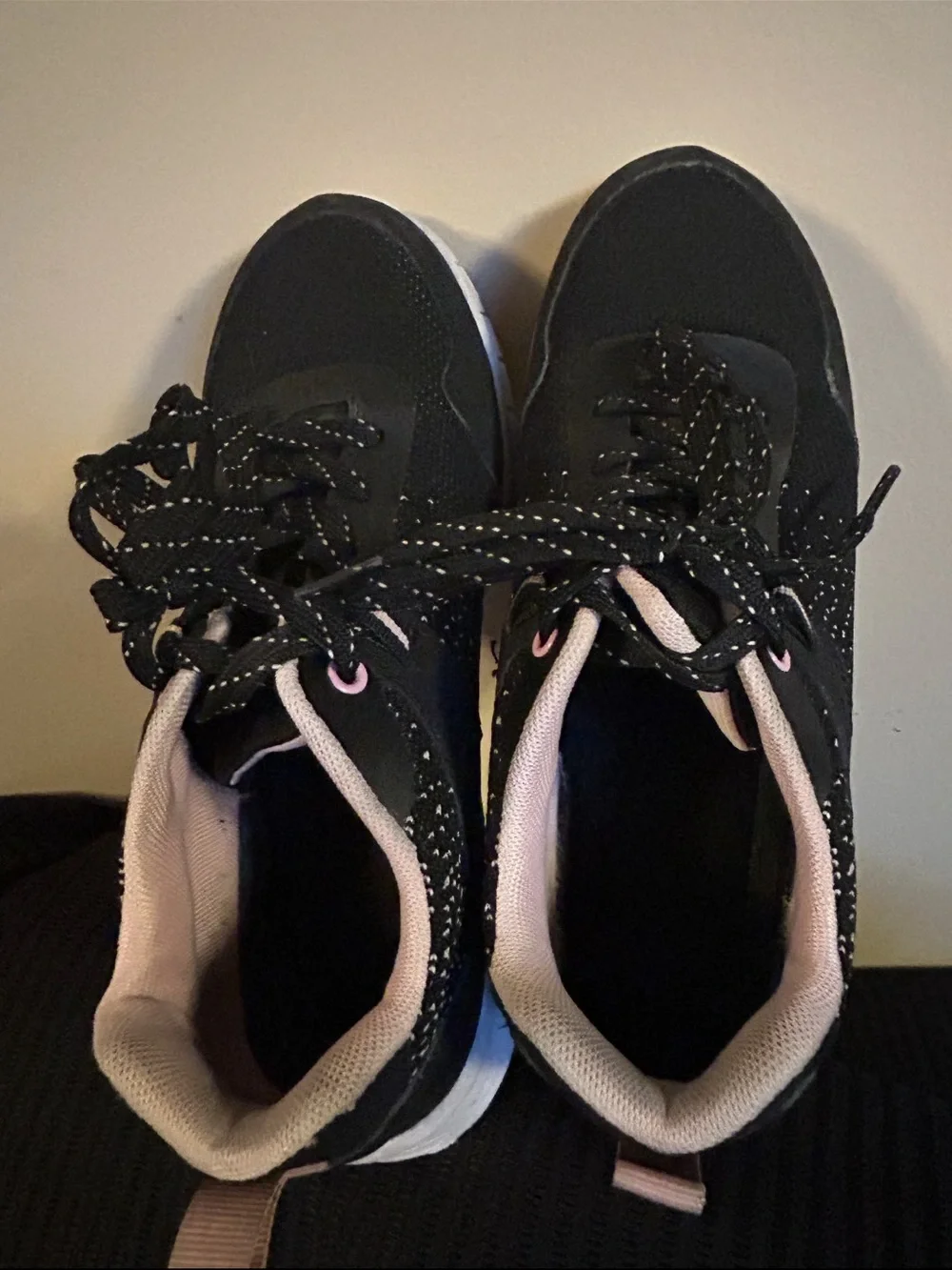 Spiez-Black & Pink Women's Athletic Sneakers